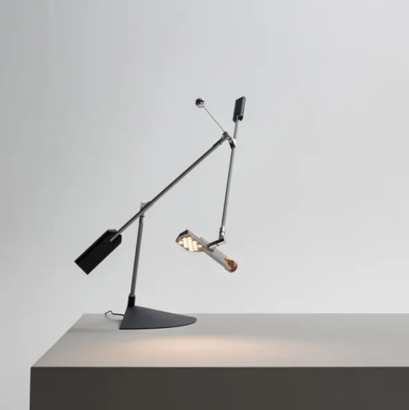 Halley lampada da tavolo di design
